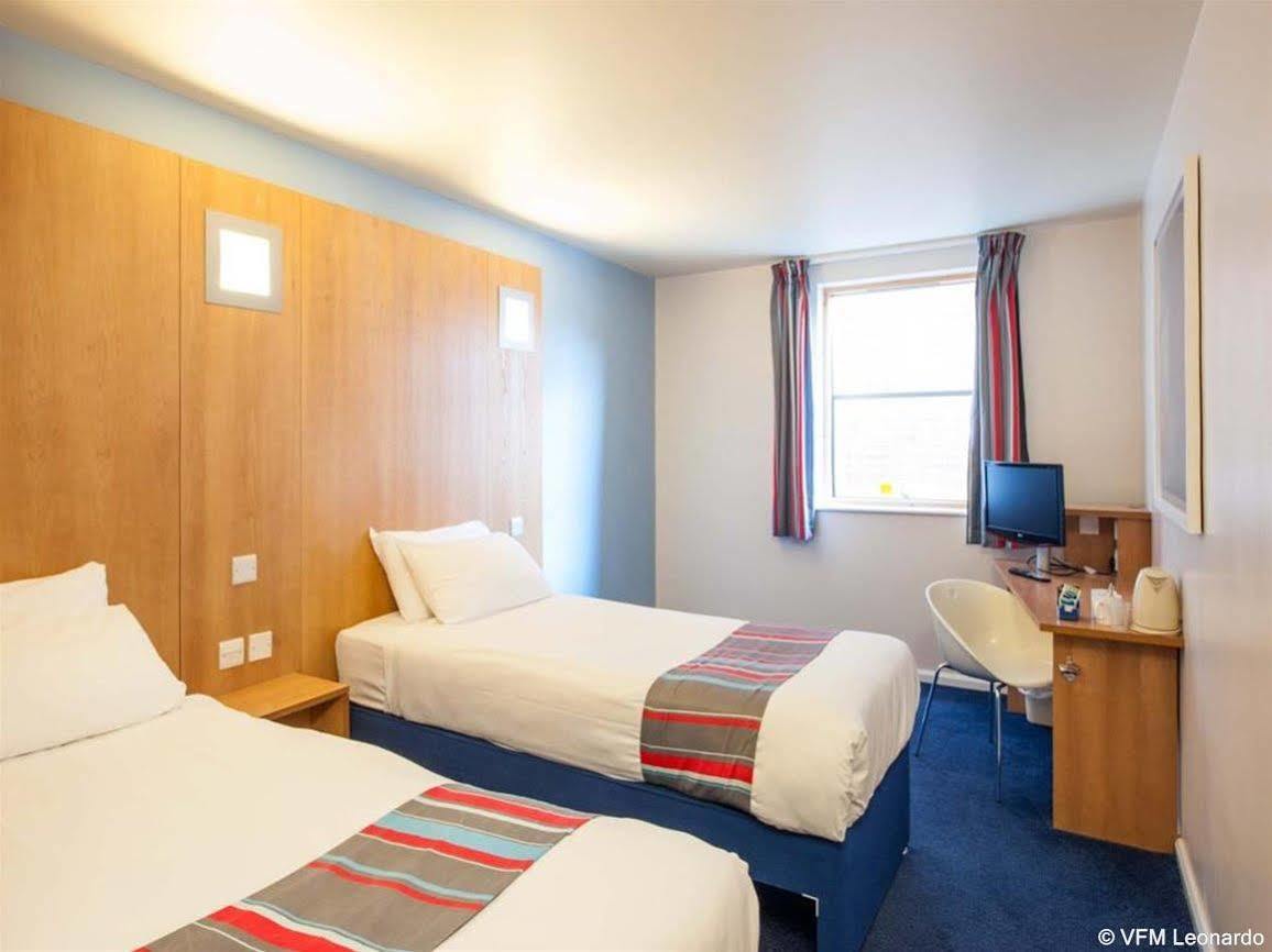 Ramada Encore York Exterior photo
