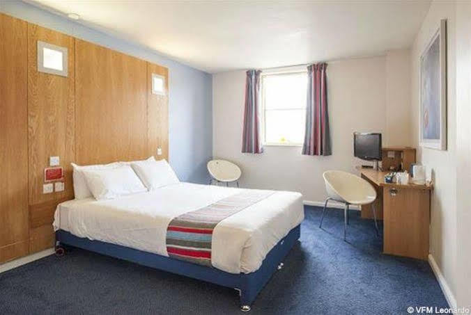 Ramada Encore York Exterior photo