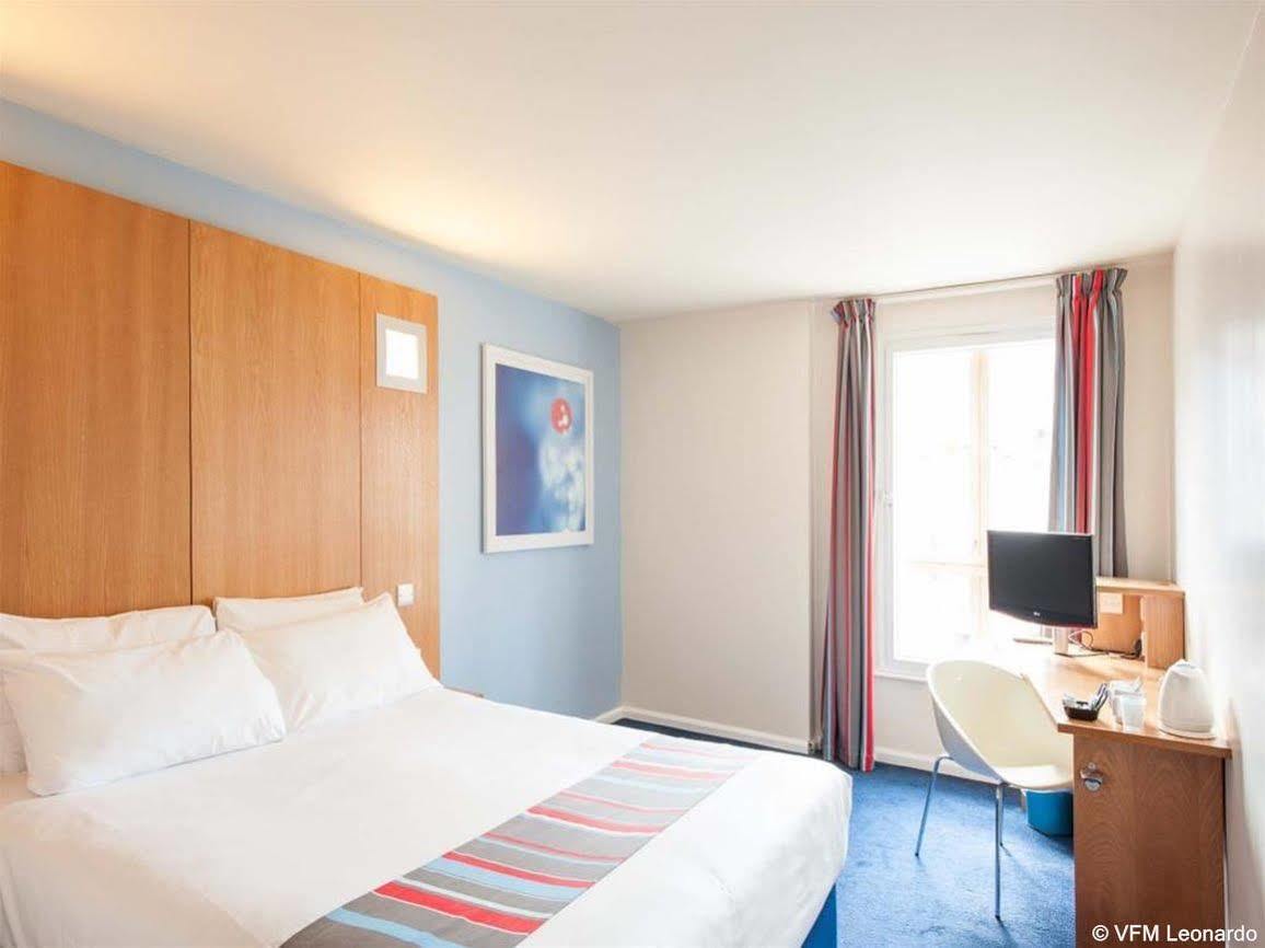 Ramada Encore York Exterior photo